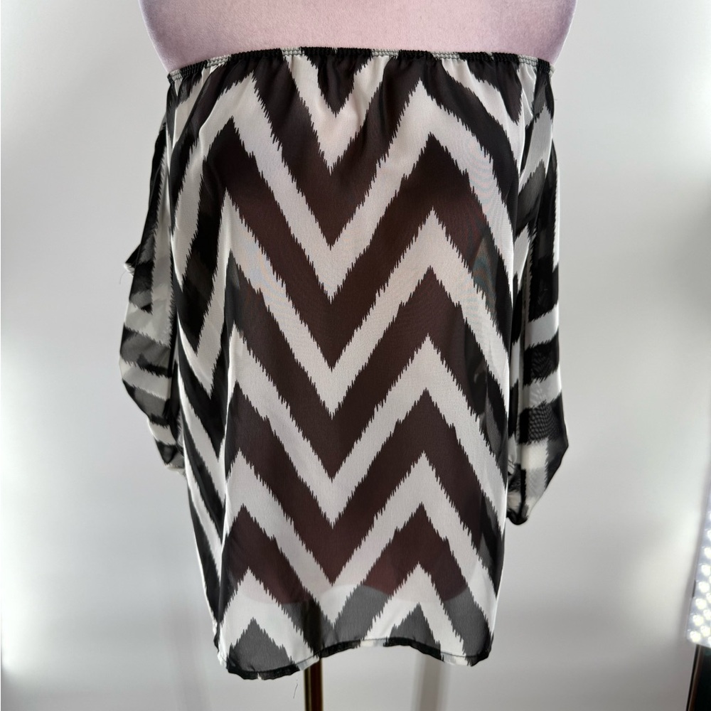 EUC Brenda’s Chevron Blouse - Picture 2 of 9